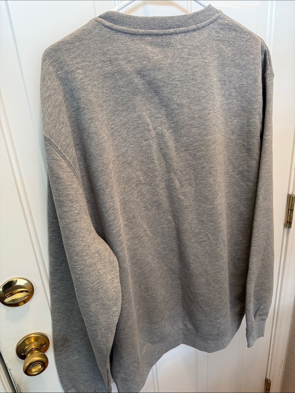 Colosseum Gray Crewneck Sweatshirt with Red NC STATE Applique - Picture 4 of 4